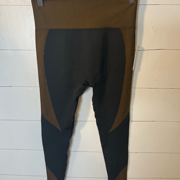 YI TONG 2PC OUTFIT SZ L (Juniors) NWT - Picture 5 of 8